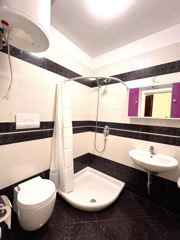 Apartament shumë i madhe në zonën e  Ftohte brenda një rezidence 5 yjesh me pishinë