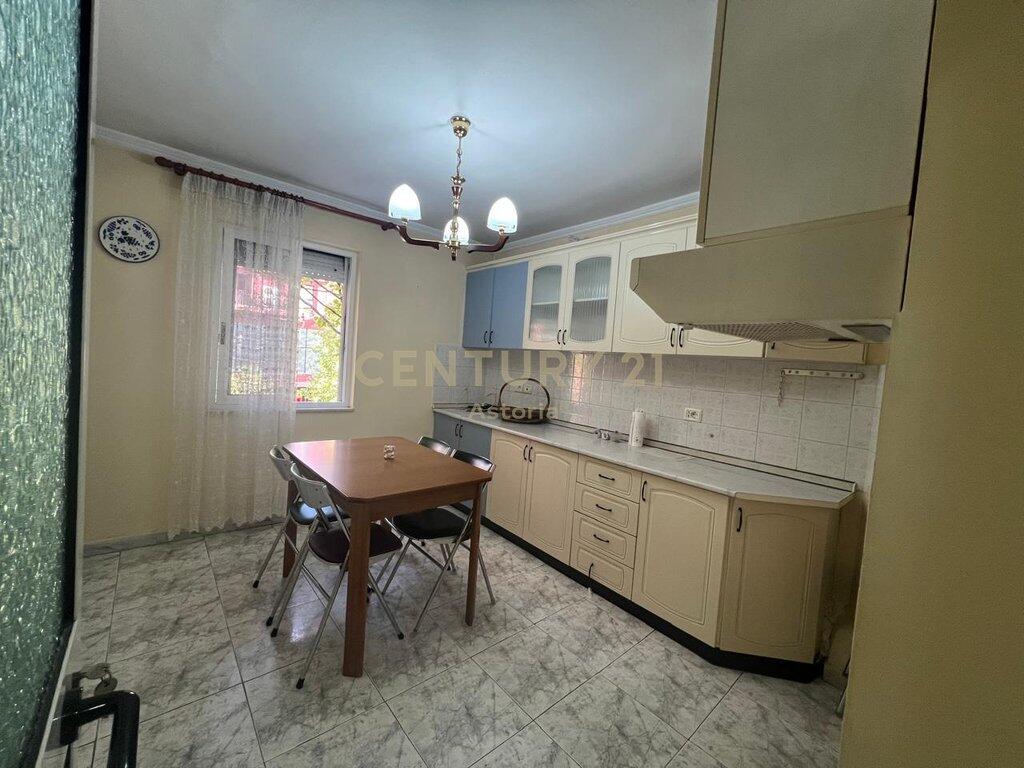 Affittiamo appartamento 1+1 con cucina separata, 21 Dhjetori.