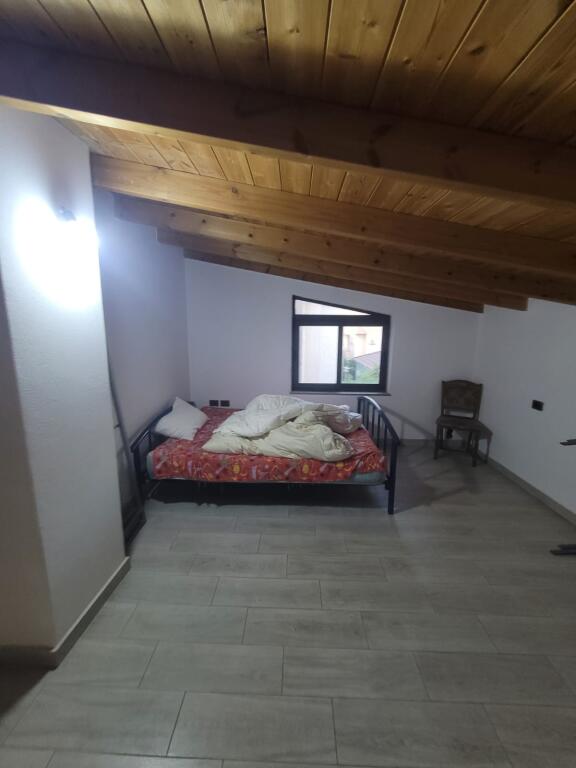 Jepet apartament me qera ne Insitut
