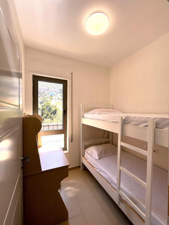 Apartament shumë i madhe në zonën e  Ftohte brenda një rezidence 5 yjesh me pishinë