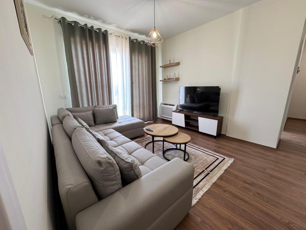 📢 Apartament me qira në Paskuqan 	•	🏠 Tipi: 2+1+2 (2 dhoma gjumi + sallon + 2 tualete) 	•	📍 Zona: Paskuqan 		💶 Çmimi: 650 € / muaj 