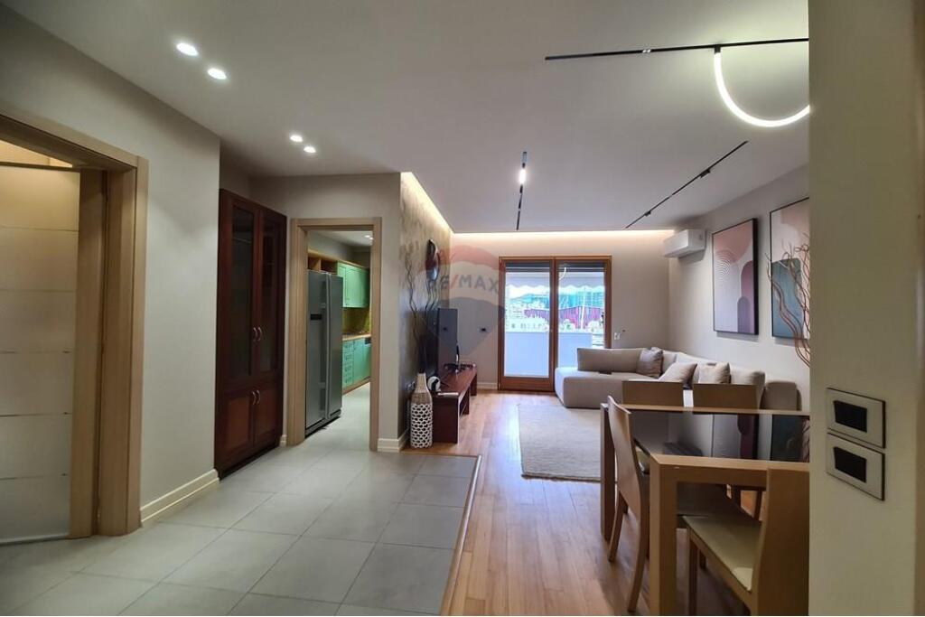 2+1+2 apartment for rent near the Artistic High School!