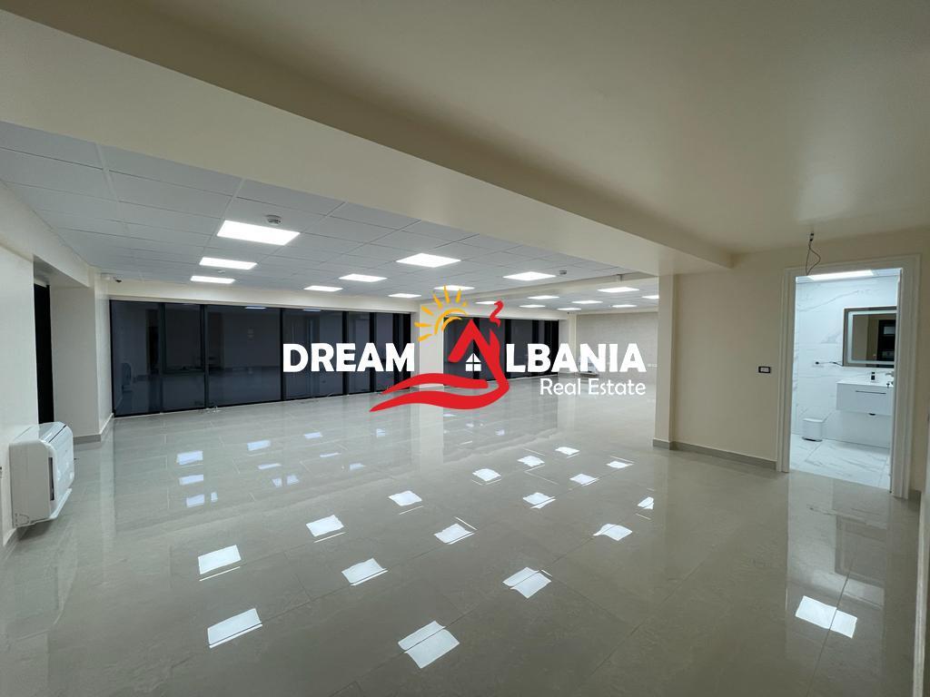 Zyre me qera  Garazhe ne Rrugen e Elbasanit prane Universitetit “Luarasi” ne Tirane (ID 4261839)
