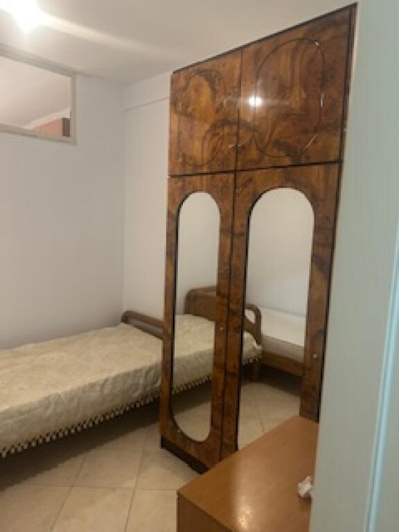 Jepet me qera super 2+1 te vila L me 400€