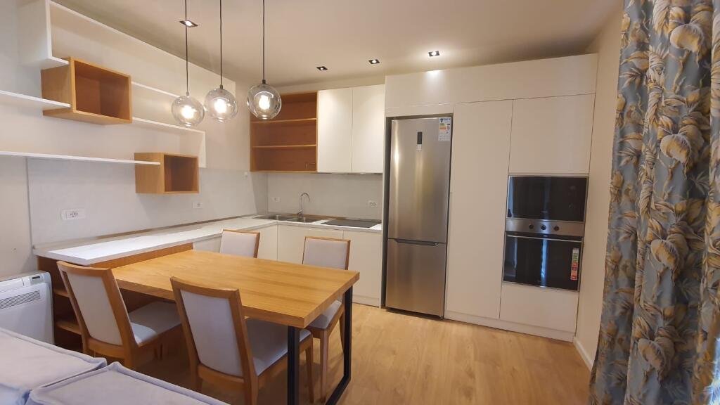 Jepet me qira apartament 1+1 Rruga e Barrikadave.