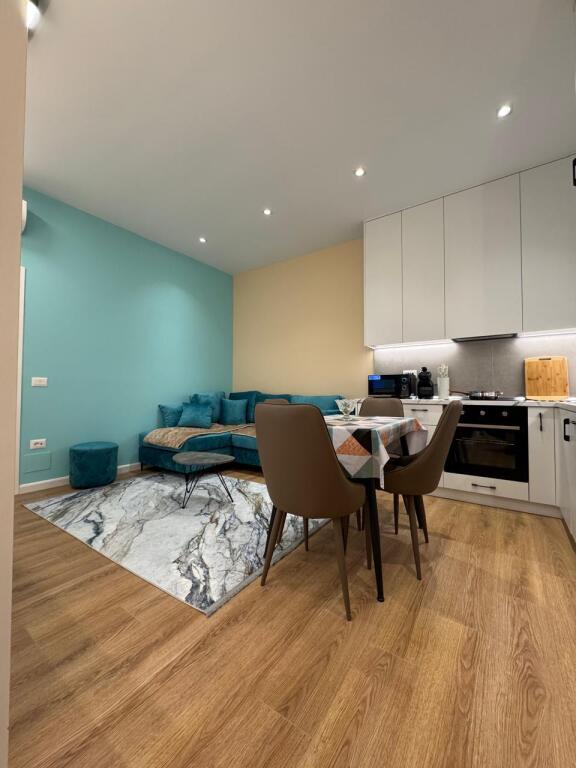 Apartament shumë i madhe në Lungomare pranë Hotel Britania