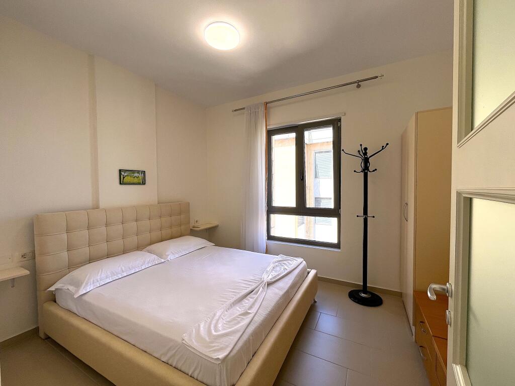 Apartament shumë i madhe në zonën e  Ftohte brenda një rezidence 5 yjesh me pishinë
