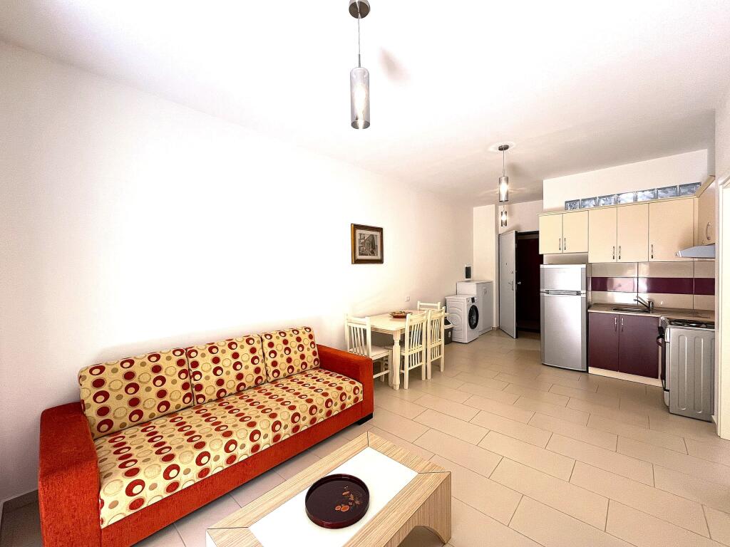 Apartament shumë i madhe në zonën e  Ftohte brenda një rezidence 5 yjesh me pishinë