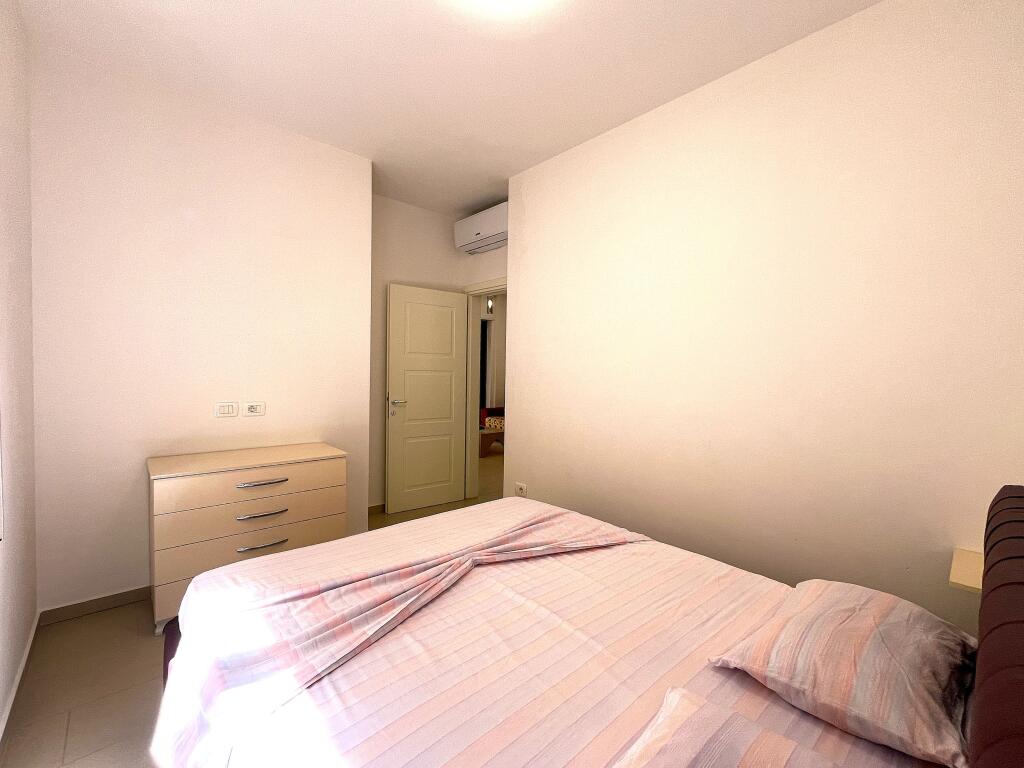 Apartament shumë i madhe në zonën e  Ftohte brenda një rezidence 5 yjesh me pishinë