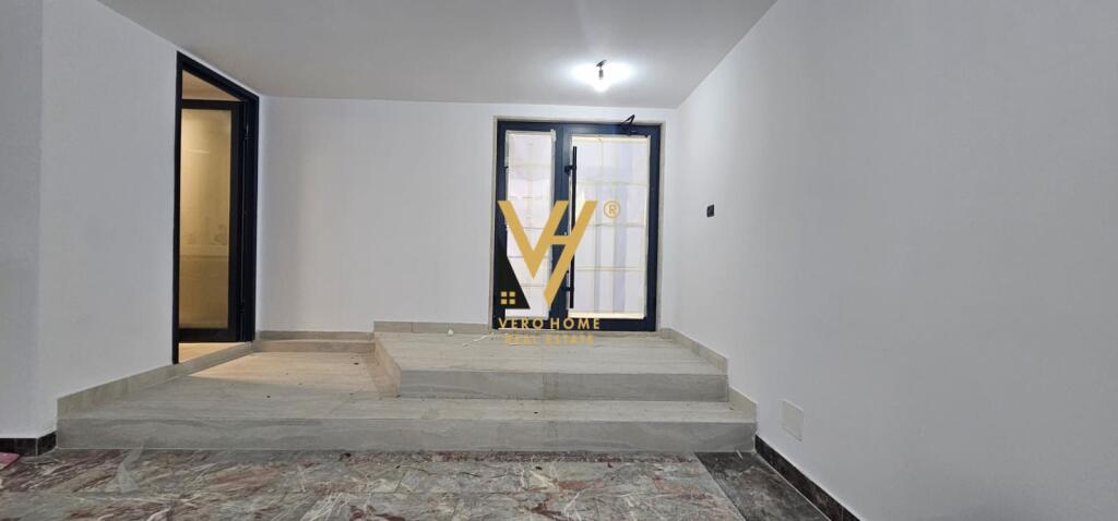 JEPET AMBIENT BIZNESI 200 M2 ME QERA NE BLLOKU 400.000 LEKE