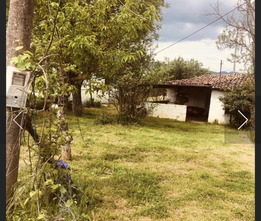 Terreno e vecchia costruzione di un piano in vendita a Kashar