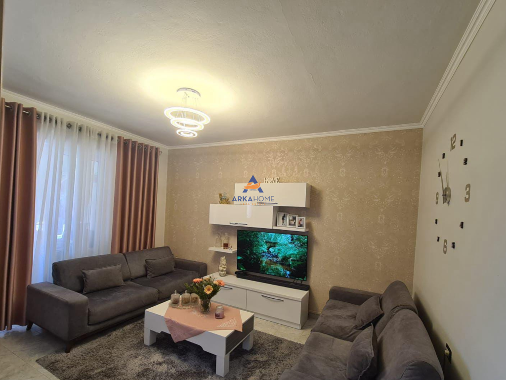 AFFITTASI APPARTAMENTO 1+1 IN "VIA KONGRESI I MANASTIRIT, DI FRONTE ALLA SCUOLA CAJUPI" 550 EURO