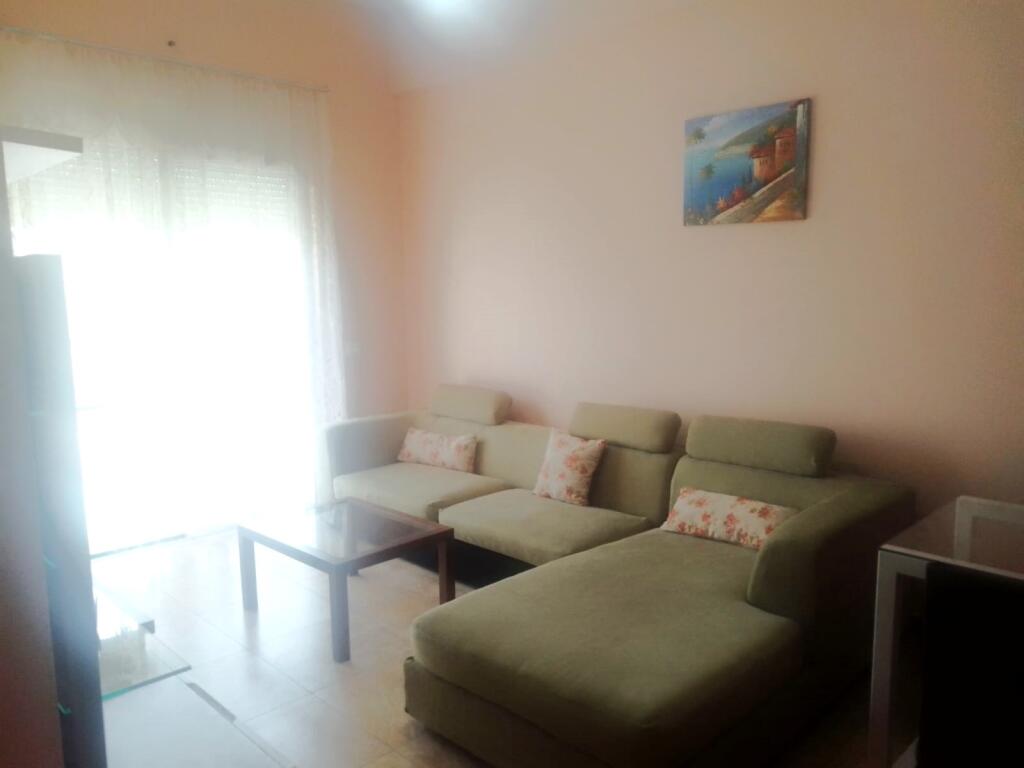 🏢Vicino alla Residenza Kodra e Diellit 1, si affitta appartamento arredato 2+1. 500 Euro