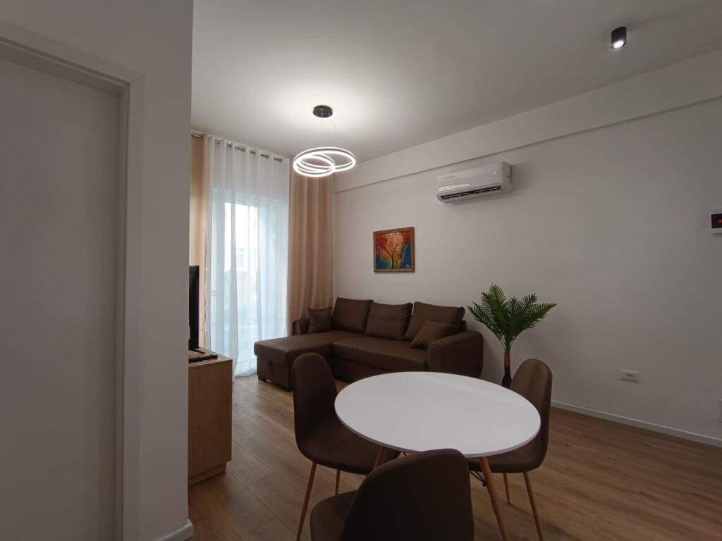 Jepet me qera apartament 1+1 freks