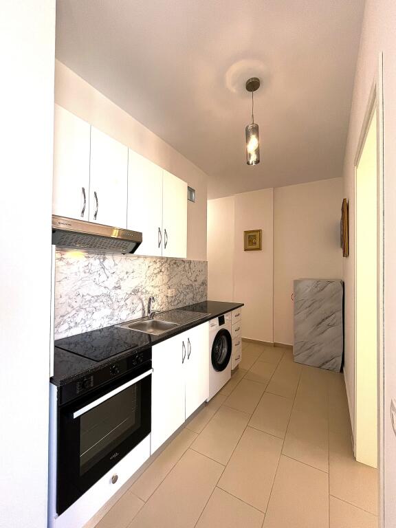 Apartament shumë i madhe në zonën e  Ftohte brenda një rezidence 5 yjesh me pishinë