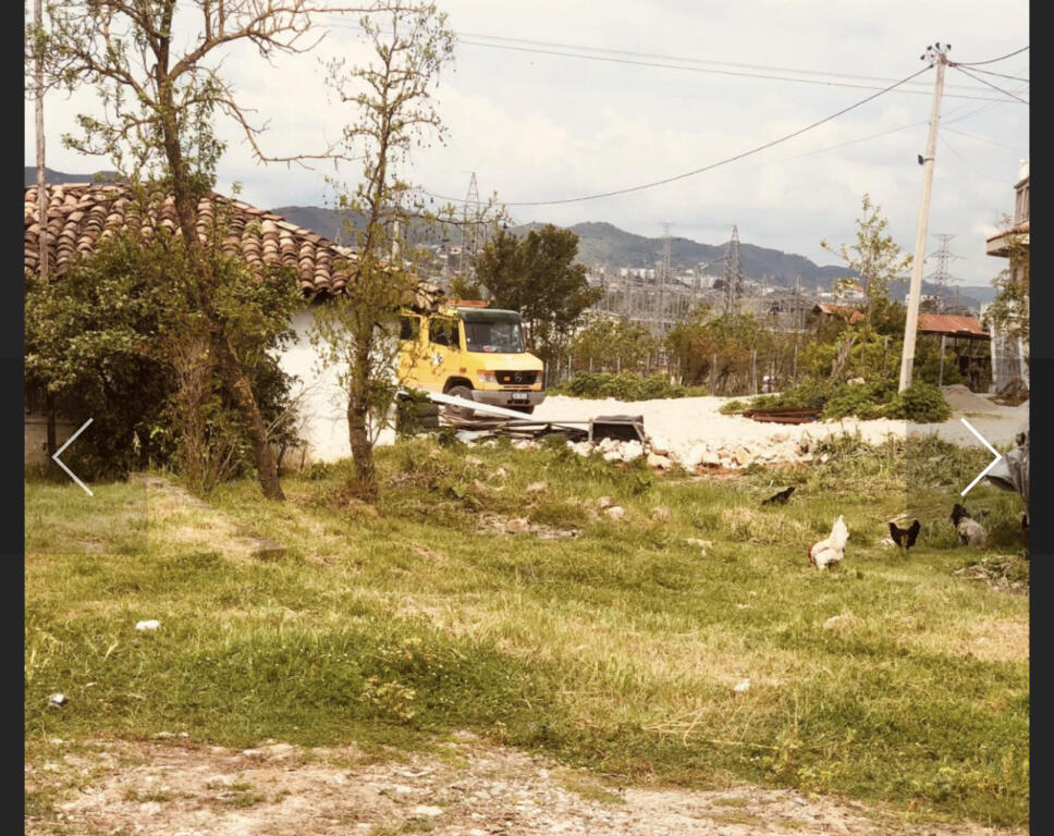 Terreno e vecchia costruzione di un piano in vendita a Kashar