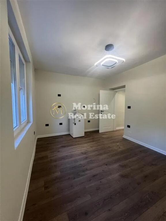 Shitet Apartament 1+ 1, te 21 Dhjetori, te Mozaiku,  Cmimi 105000 Euro.