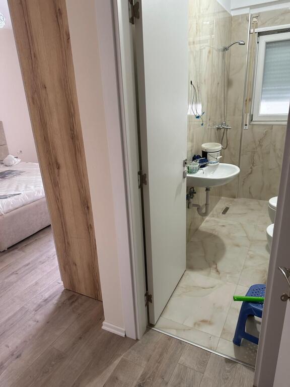 Jepet me qira apartament 2+1 5 maji