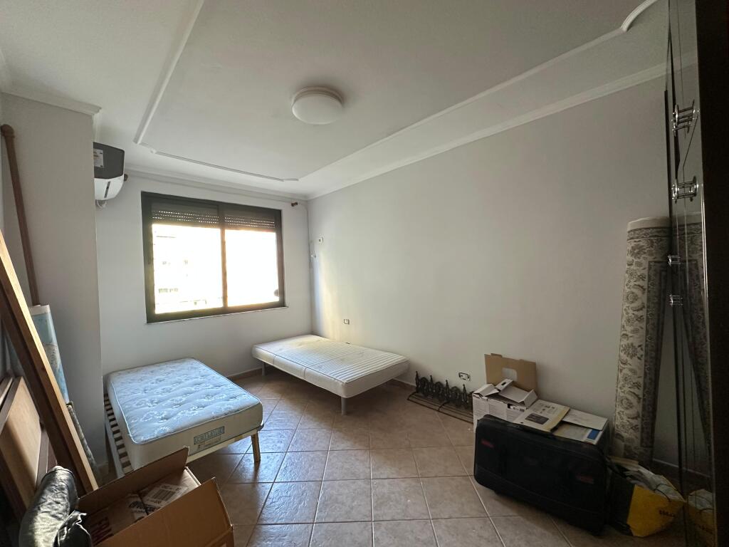 📣 Jepet me qira ambient për zyra – 3+1+2 📍 Ish Ekspozita ✨