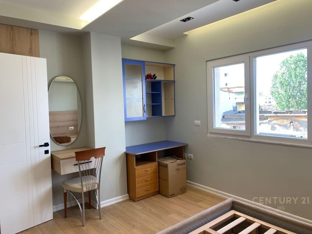 Apartament 2+1 me Qira perballe Maternitetit te Ri!!