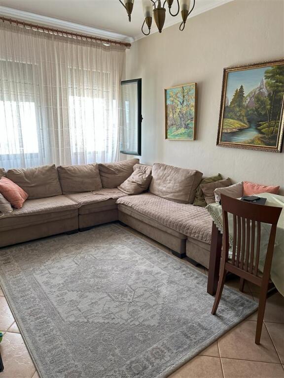 JEPET ME QIRA 2+1+1 prane RESTORANT FRESKU 40.000 LEKE