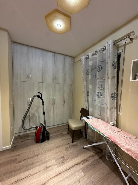 Qera, Apartament, 2+1, Komisariati Nr,4, 600 euro/muaj