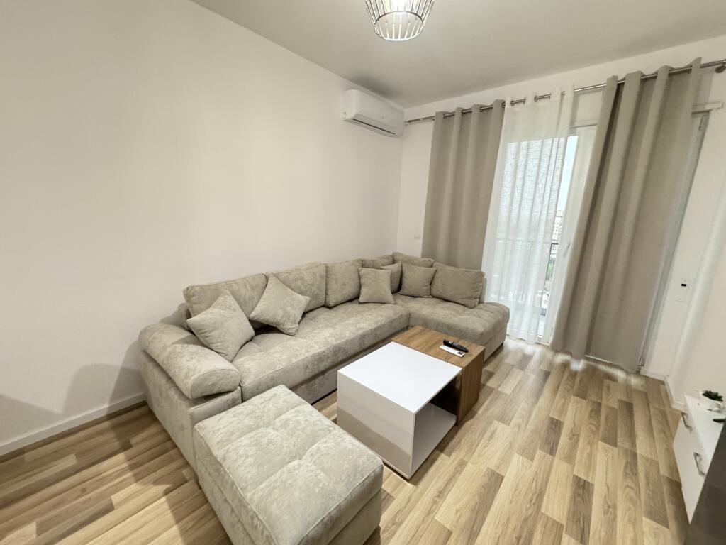 📢 Apartament me qira në Astir 	•	🏠 Tipi: 1+1 	•	📍 Zona: Astir 	•	🏢 Kati: 5 (pallat i ri me ashensor) 	•	🛋️ Gjendja: I sapomobiluar 	•	💶 Çmimi: 500 € / muaj  