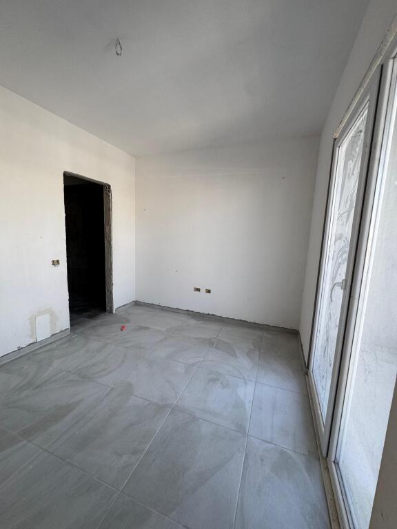 Shitet apartament 2+1 Qtu