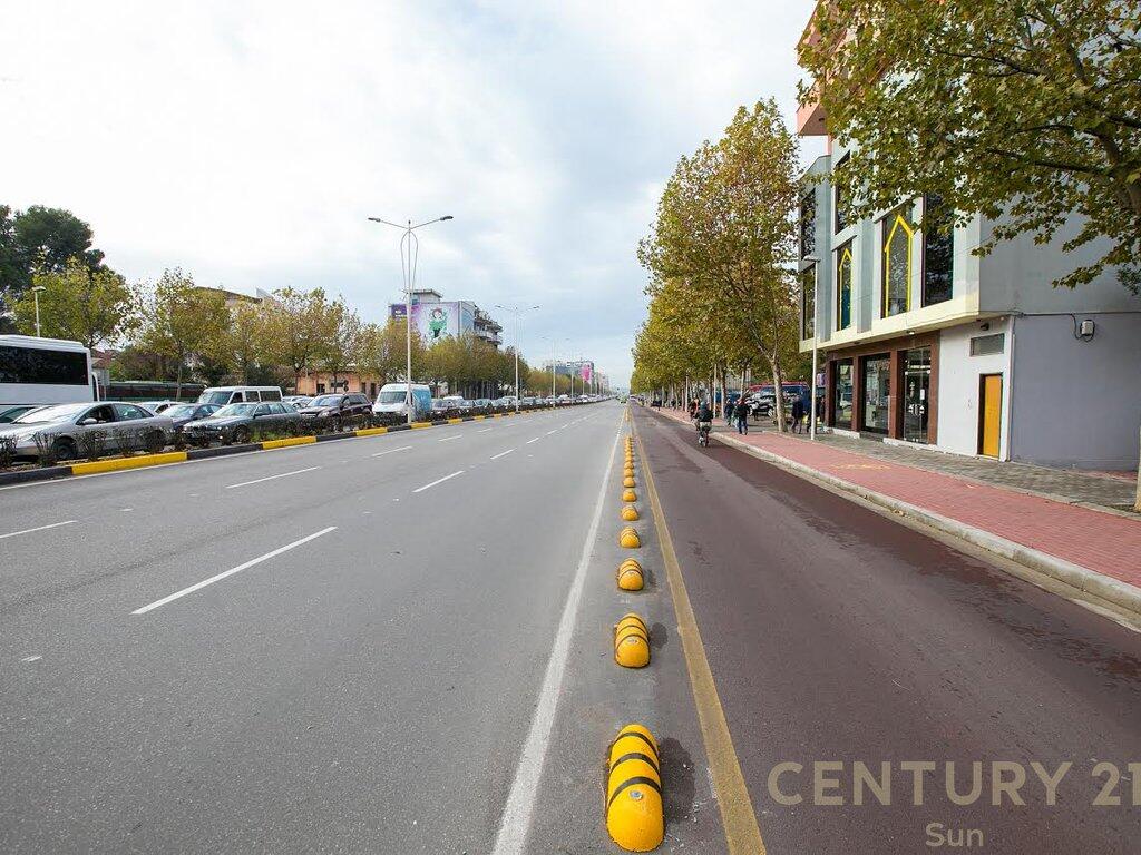Commercial Space On the Main Road – For Rent, Dritan Hoxha Street
