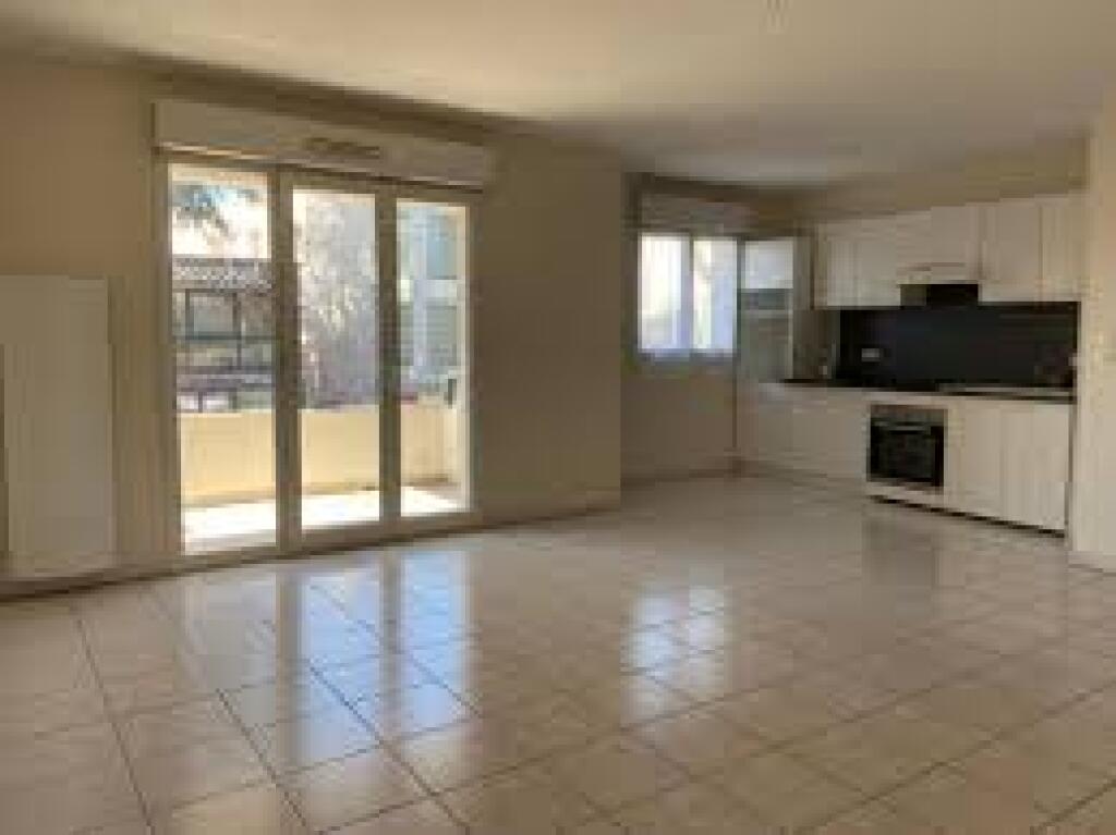 Apartment/Papafingo For Rent 4+1+3 At Dry Lake (ID B230148) Tirana