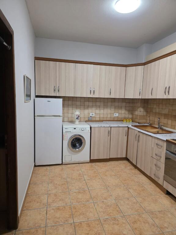 Appartamento 1+1 in Affitto a Myslym Shyri, Tirana