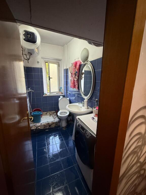🏢Rruga Siri Kodra ,prane Dispancerise jepet me qera apartament 2+1,i mobiluar 60,000Leke