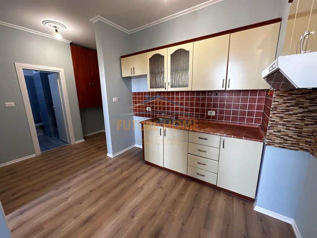 Shitet,Apartament 1+1,Rruga Fortuzi,Tirane
