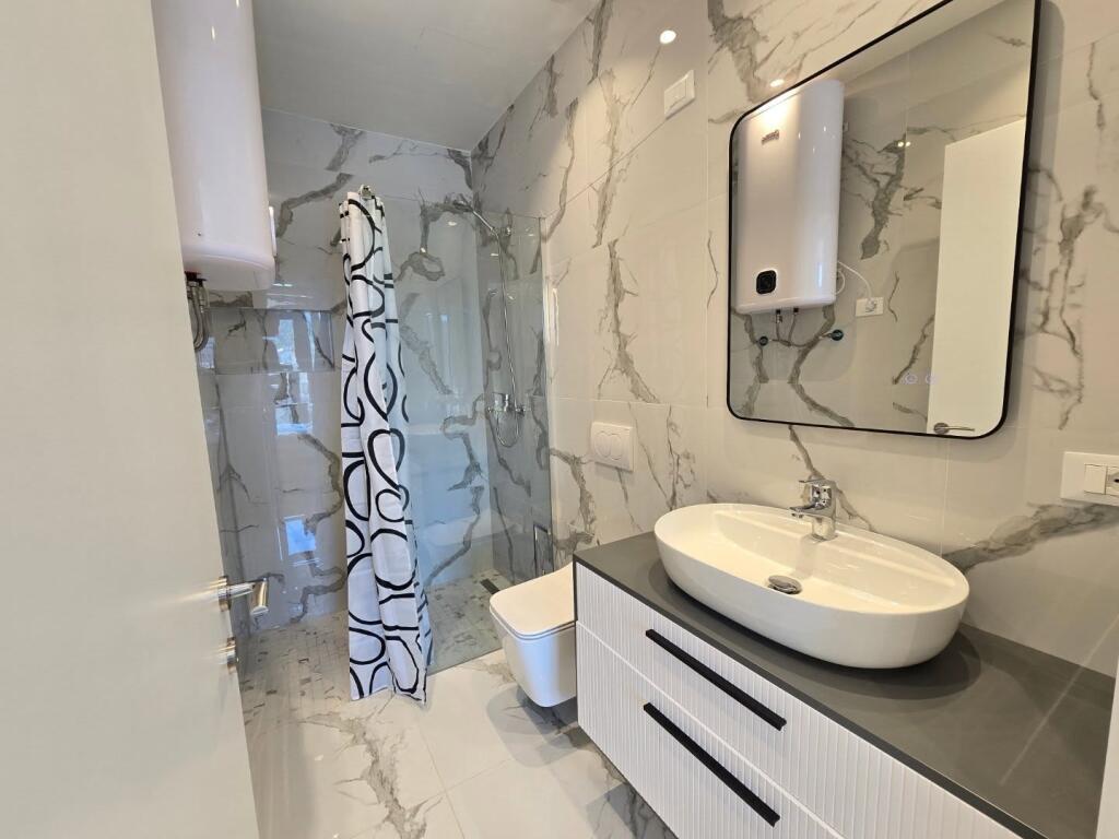 Apartament 2+1+2 për Qira te Lake View Rezidence