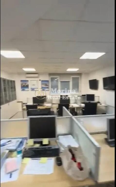 Shitje, Ambient Biznesi, ne Bllok, Cmimi 325000 Euro.