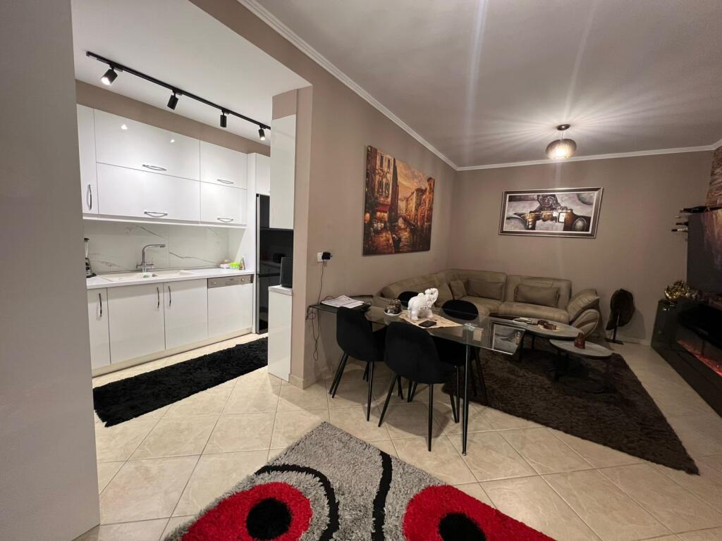 Shitet Apartament 2+1 Ne ASTIR