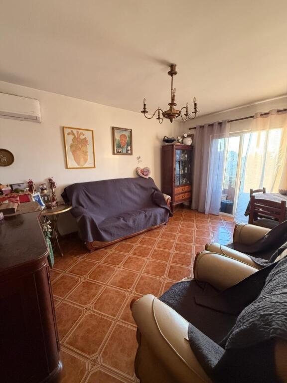 🏢Rruga Siri Kodra ,prane Dispancerise jepet me qera apartament 2+1,i mobiluar 60,000Leke