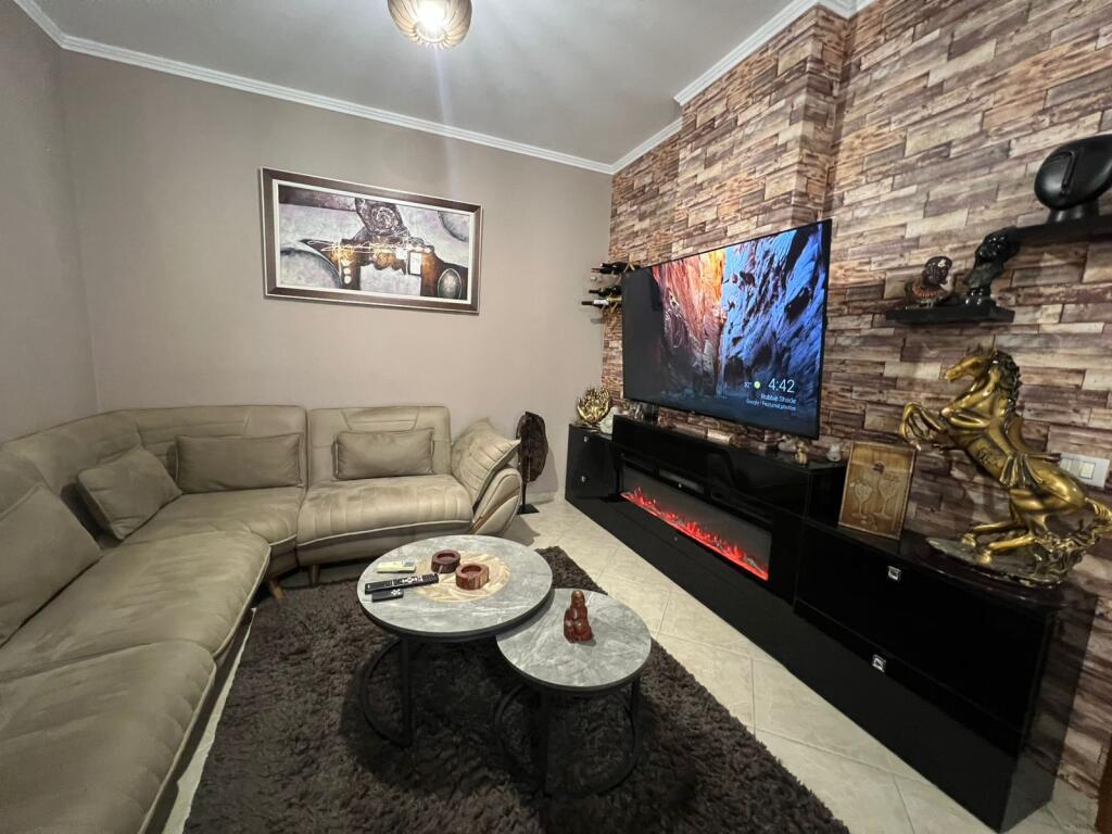Shitet Apartament 2+1 Ne ASTIR