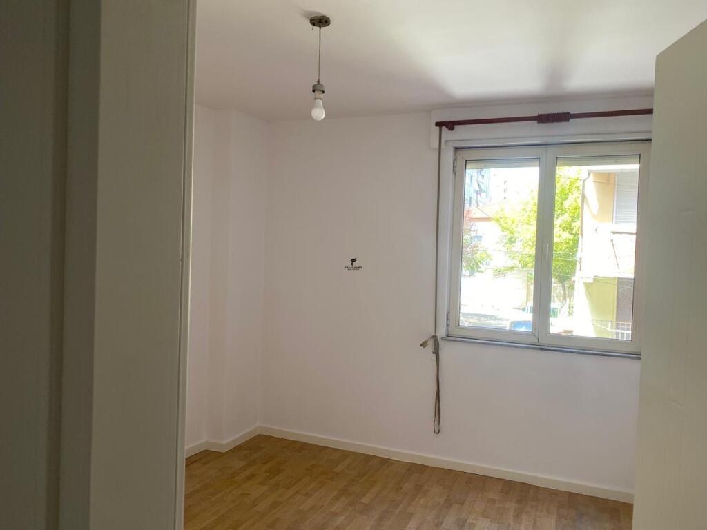 APARTAMENT ME QERA 2+1 QENDER 500 EURO
