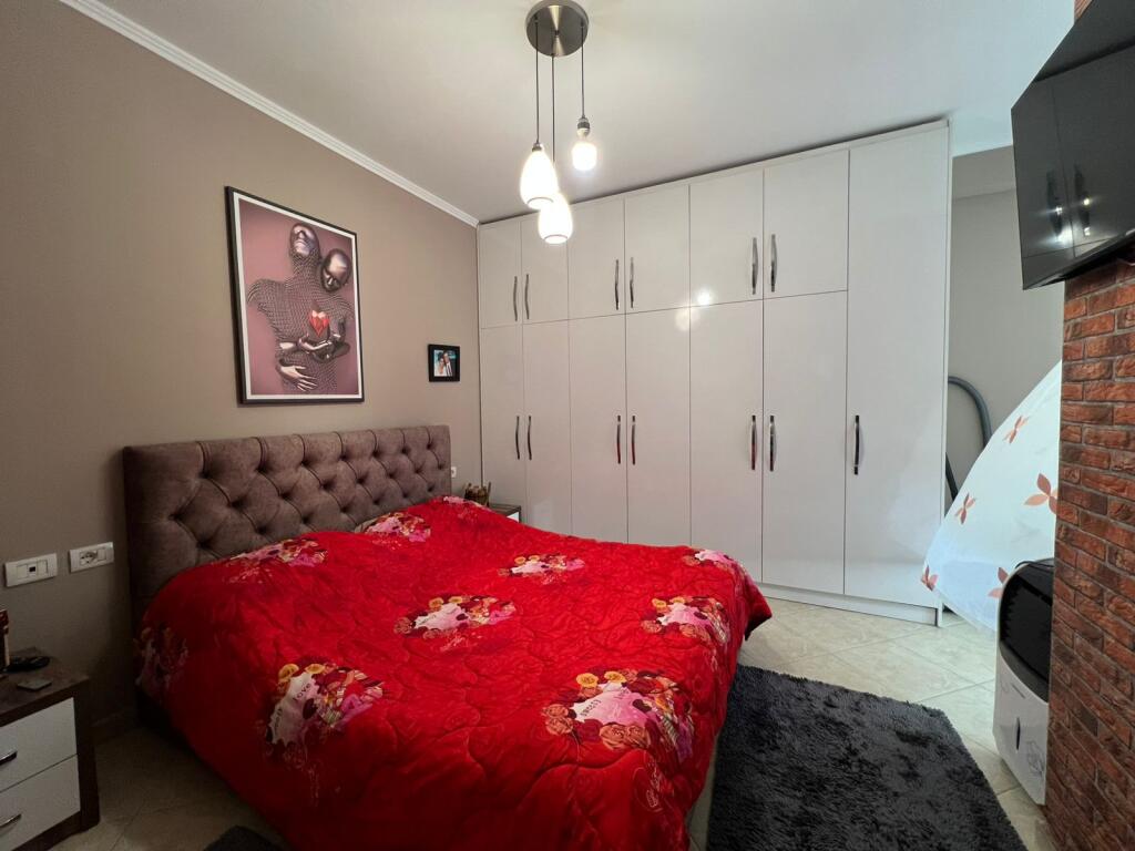 Shitet Apartament 2+1 Ne ASTIR