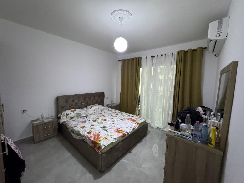 📢 Appartamento in affitto a Yzberisht  	•	🏠 Tipo: 1+1 	•	📍 Zona: Yzberisht vicino a Big market 	•	🏢 Piano: 4 (palazzo nuovo con ascensore) 	•	🛋️ Condizione: Appena arredato 	•	💶 Prezzo: 450€ / mese 