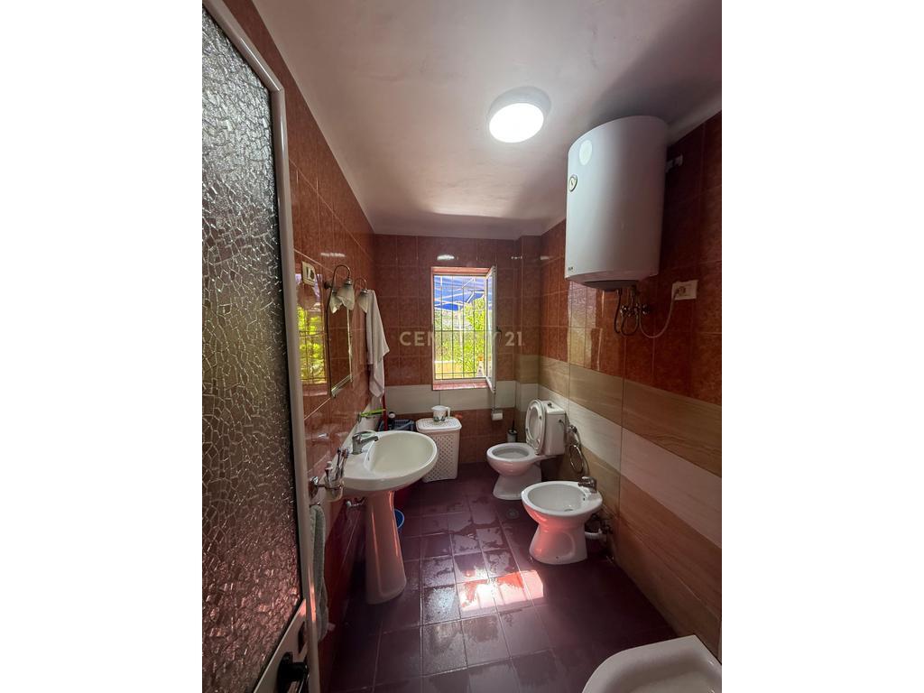 Shitet Apartament 3+1 – Zona e Oxhakut.  155,000 €