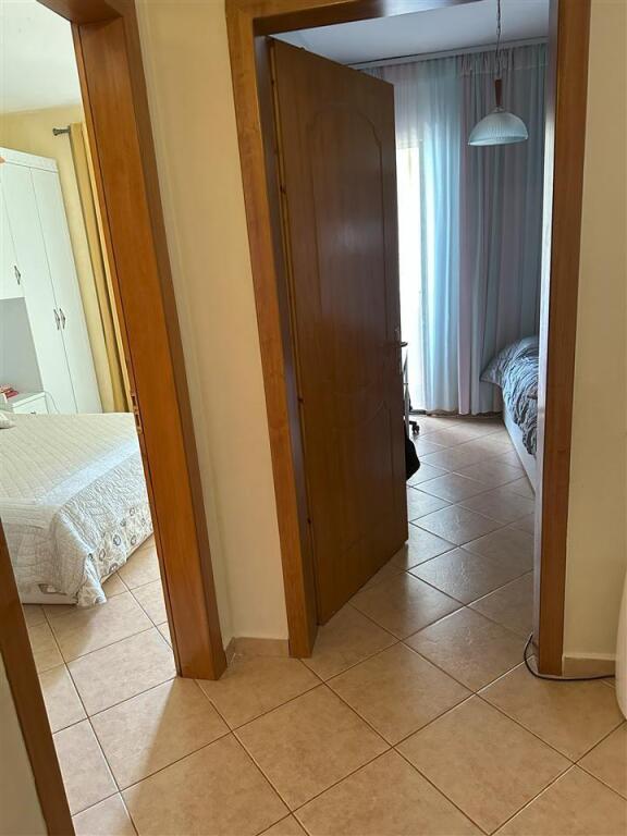 JEPET ME QIRA 2+1+1 prane RESTORANT FRESKU 40.000 LEKE