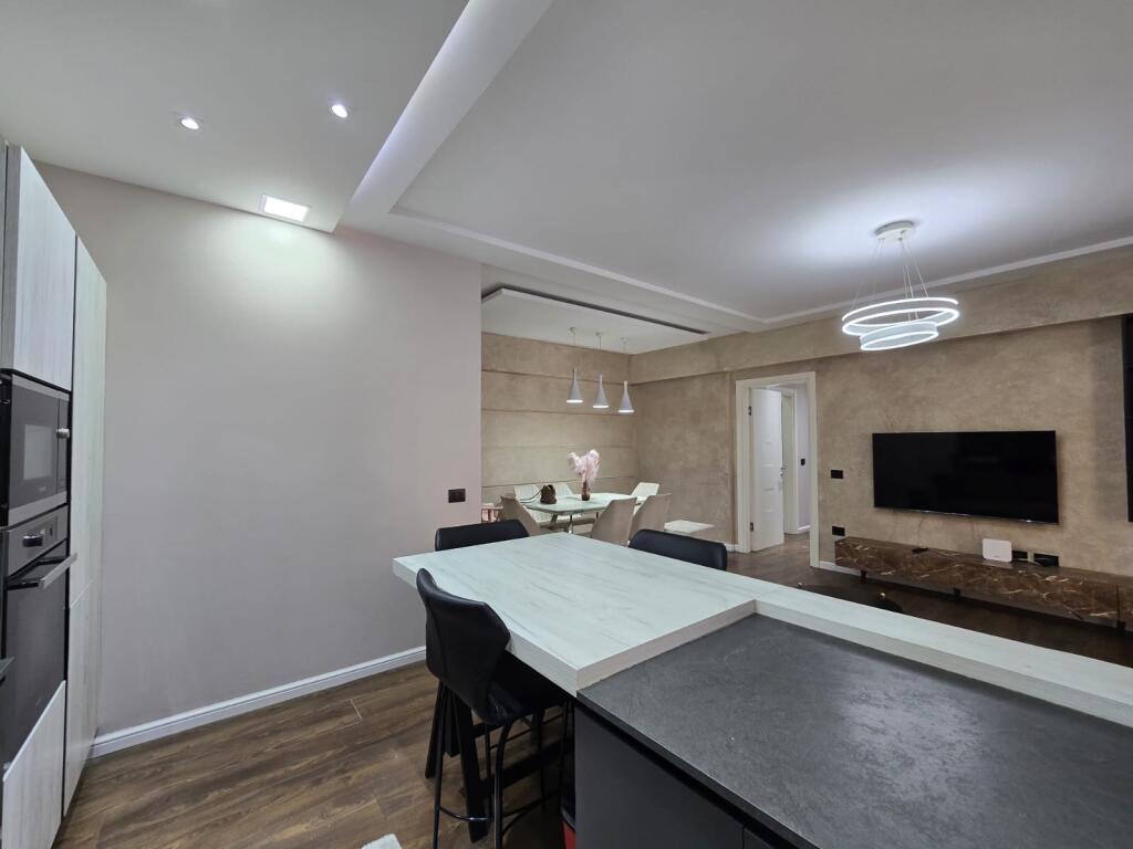 APARTAMENT 3+1 ME QIRA TEK KOMPLEKSI DELIJORGJI