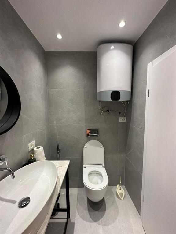 MONOLOCALE IN AFFITTO 40 M2 STRADA DI DURRES 550 EURO
