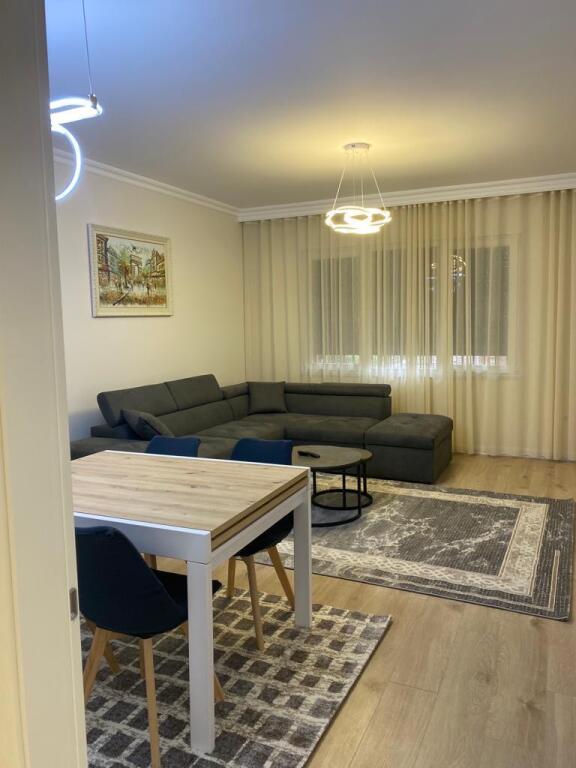 Apartment me qera 2+1+3 Pazari i ri