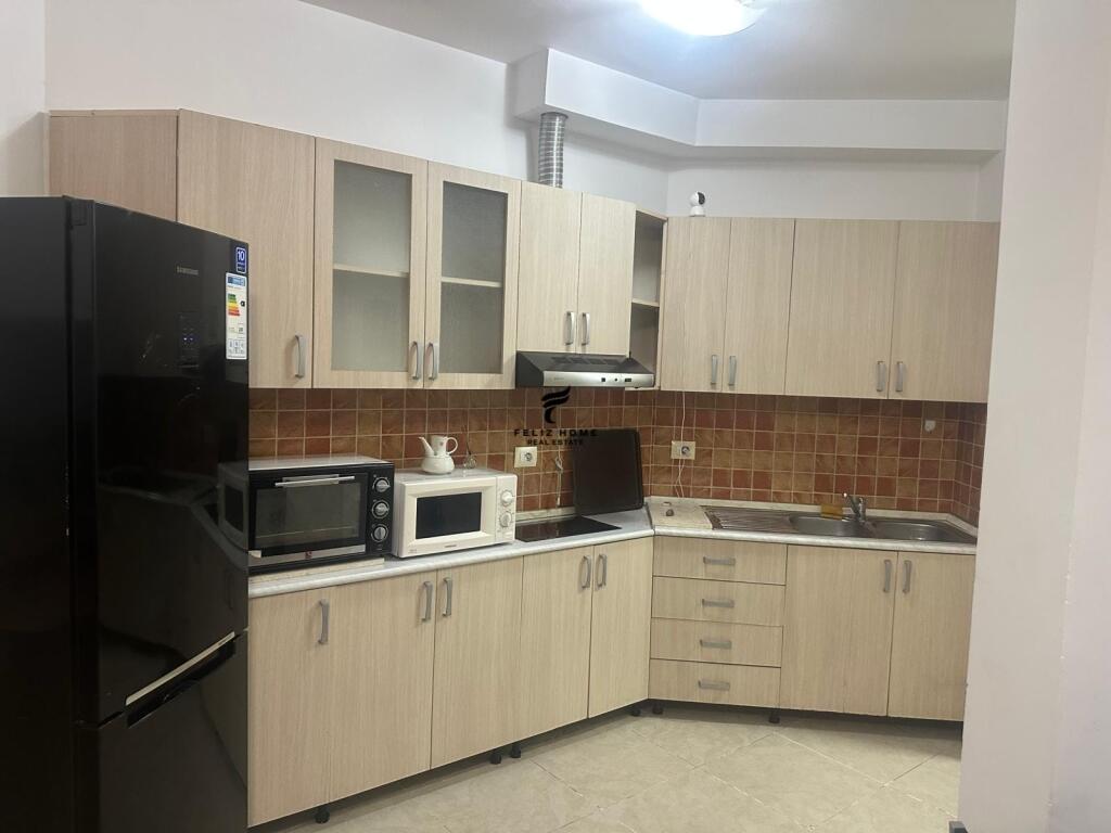 APARTAMENT ME QERA 1+1 QENDER 800 EURO