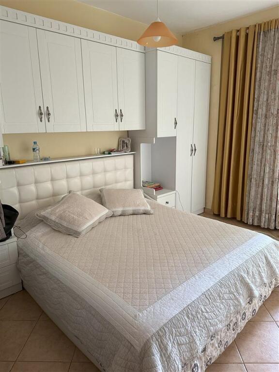 JEPET ME QIRA 2+1+1 prane RESTORANT FRESKU 40.000 LEKE