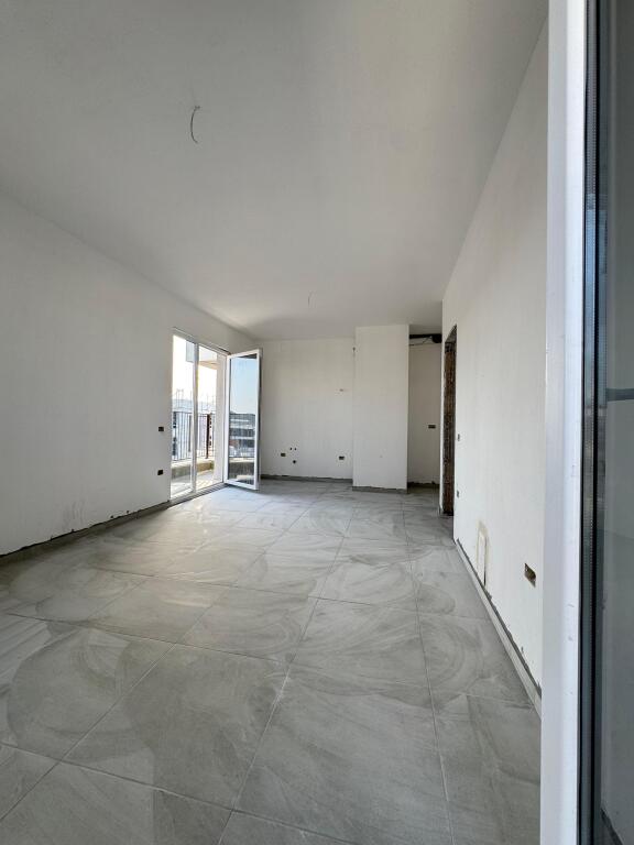 Shitet apartament 2+1 Qtu