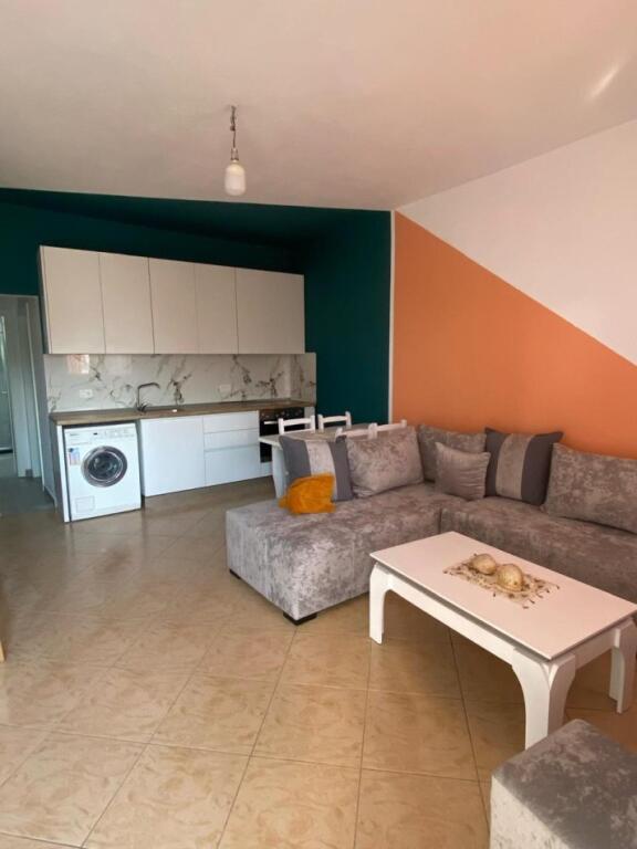 APARTAMENT 1+1. 35000 LEKE.PALLATI ME SHIGJETA